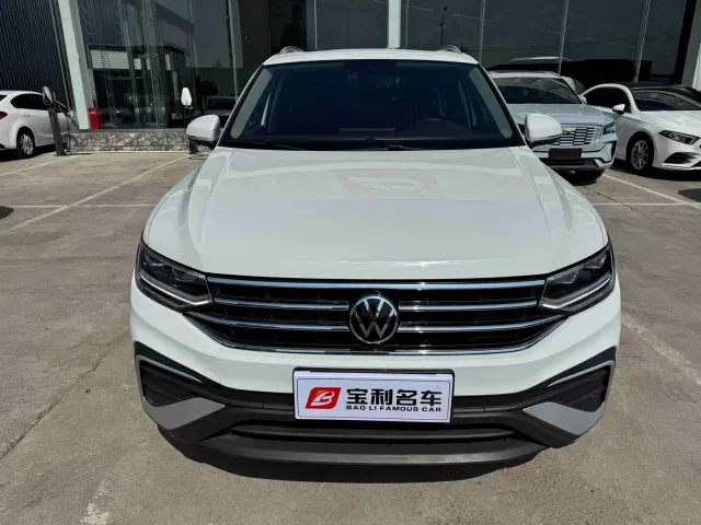 Volkswagen Tiguan L — Фото автомобиля 8