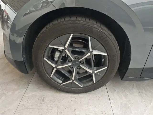 Lynk & Co Z20 — Фото автомобиля 22