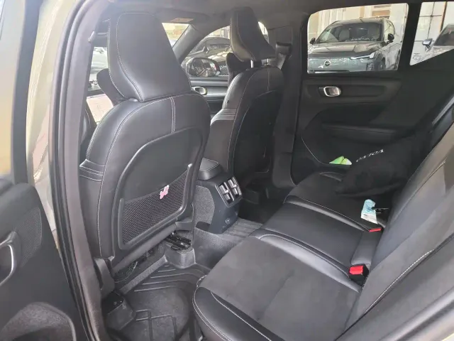 Volvo XC40 — Фото автомобиля 5