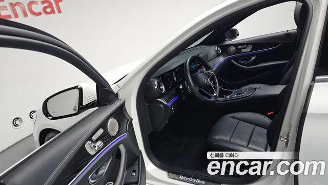 Mercedes-Benz E-Class — Фото автомобиля 8