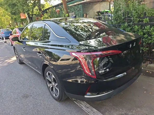 Hongqi E-QM5 — Фото автомобиля 4