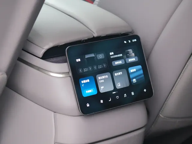 Nio ES8 — Фото автомобиля 14