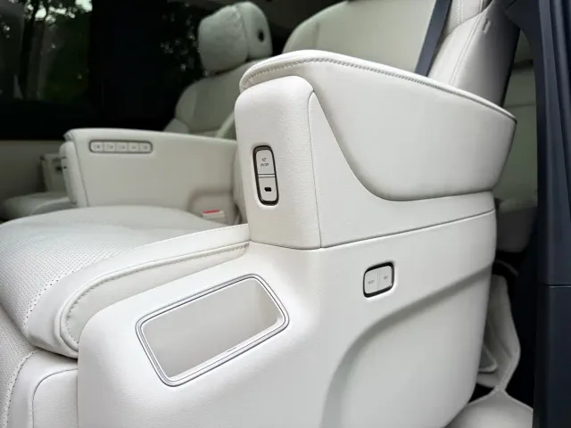 Li Auto MEGA — Фото автомобиля 6