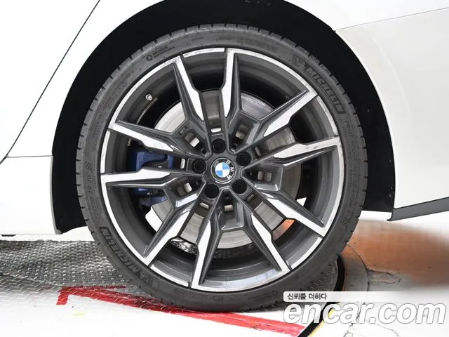 BMW 8 Series G15 — Фото автомобиля 5