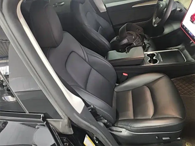 Tesla Model Y — Фото автомобиля 24
