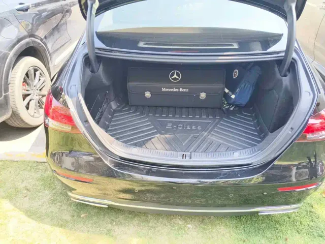 Mercedes-Benz E-Class — Фото автомобиля 5