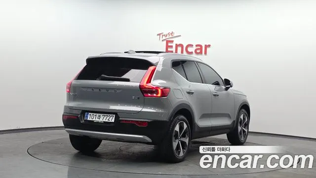 Вольво XC40 B4 Ultra Bright — Фото автомобиля 2