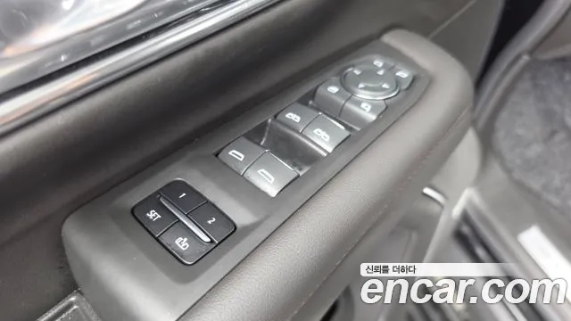 ChevroletGMDaewoo Tahoe Tahoe 6.2 Dark Knight 4WD — Фото автомобиля 26