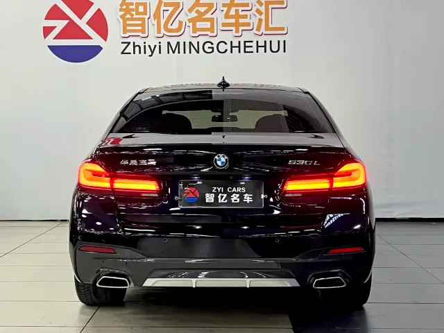 BMW 5 Series — Фото автомобиля 12