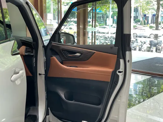 Toyota Vellfire — Фото автомобиля 12