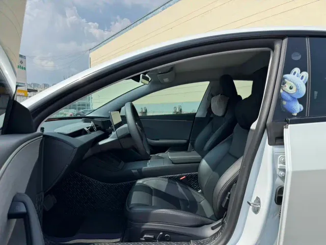 Tesla Model 3 — Фото автомобиля 5