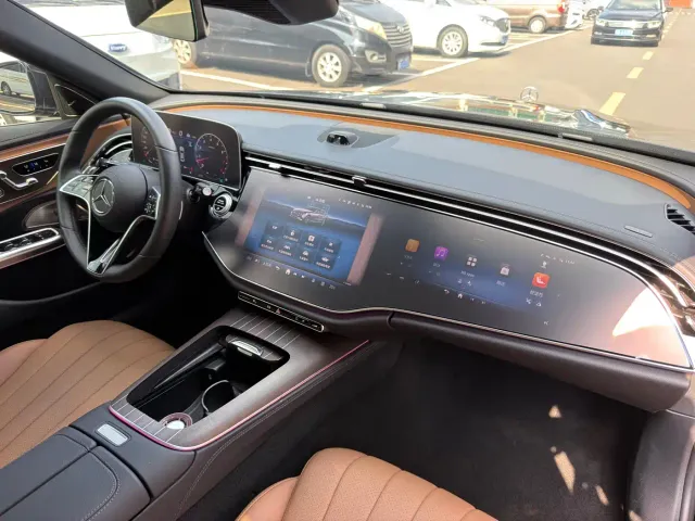 Mercedes-Benz E-Class — Фото автомобиля 12