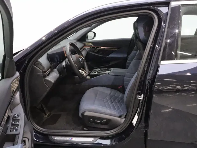 BMW 5 Series — Фото автомобиля 12