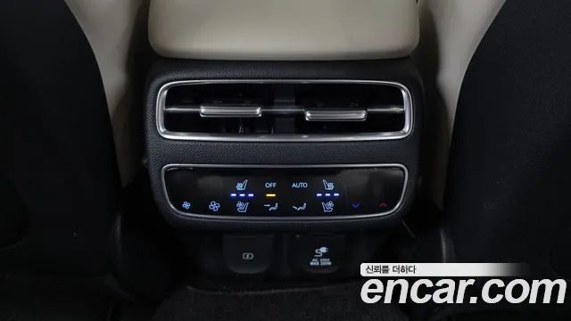 Genesis GV70 — Фото автомобиля 25