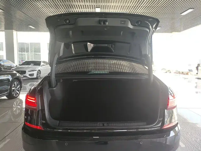 Volkswagen Passat — Фото автомобиля 18