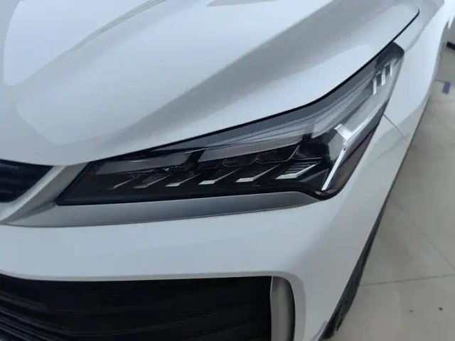 Geely Binyue — Фото автомобиля 5