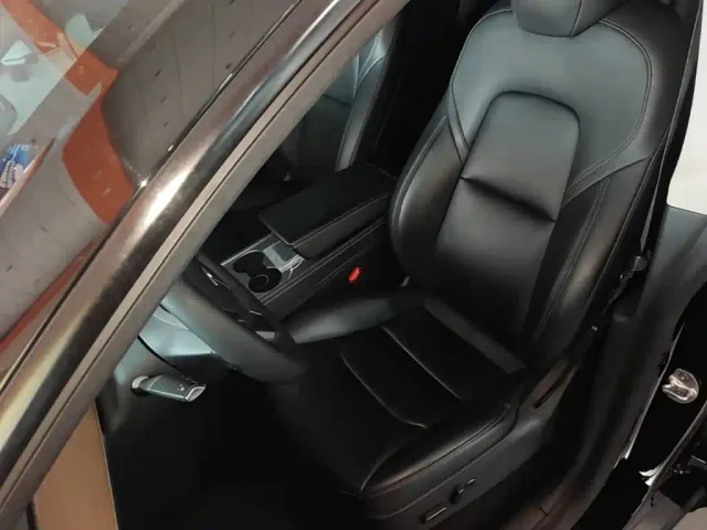 Tesla Model Y — Фото автомобиля 14