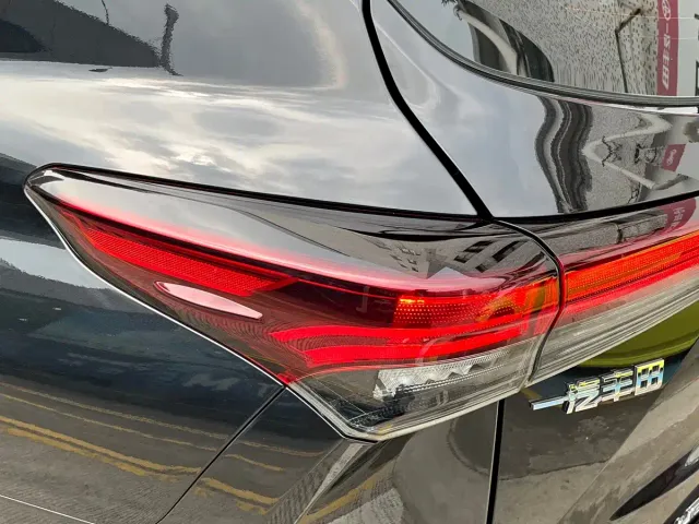 Toyota Crown Kluger — Фото автомобиля 9