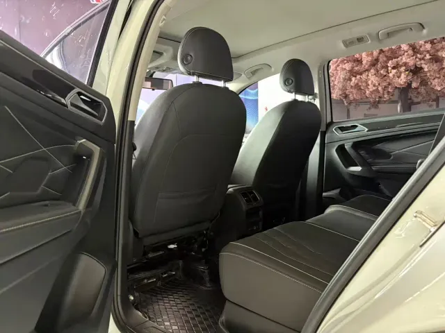 Volkswagen Tiguan L — Фото автомобиля 7
