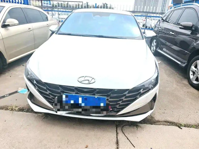 Hyundai Elantra — Фото автомобиля 2