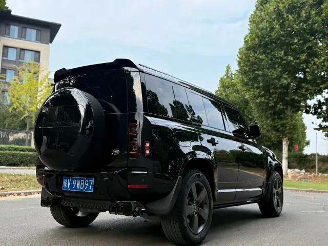 Land Rover Defender — Фото автомобиля 7