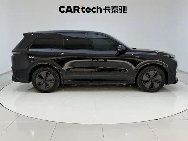 Li Auto L8 — Фото автомобиля 4