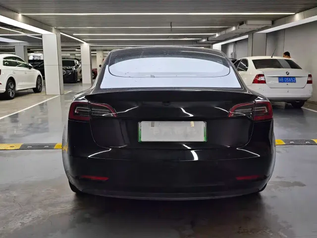 Tesla Model 3 — Фото автомобиля 16