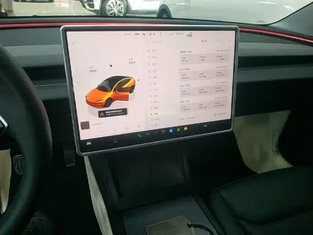 Tesla Model 3 — Фото автомобиля 12