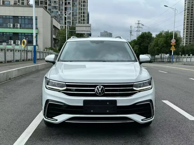Volkswagen Tiguan L — Фото автомобиля 2