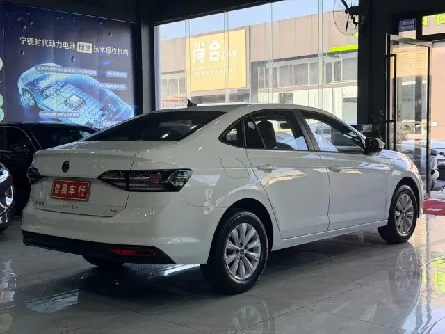 Volkswagen Lavida — Фото автомобиля 4