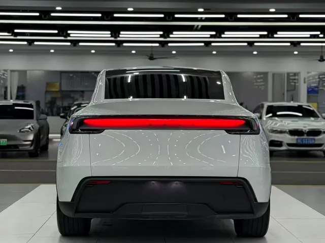 Tesla Model Y — Фото автомобиля 6