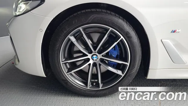 BMW 5 Series G30 — Фото автомобиля 5