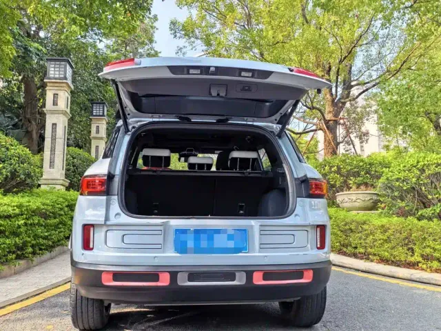 Geely ICON — Фото автомобиля 14