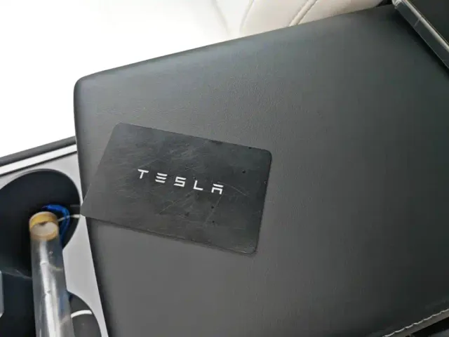 Tesla Model Y — Фото автомобиля 8