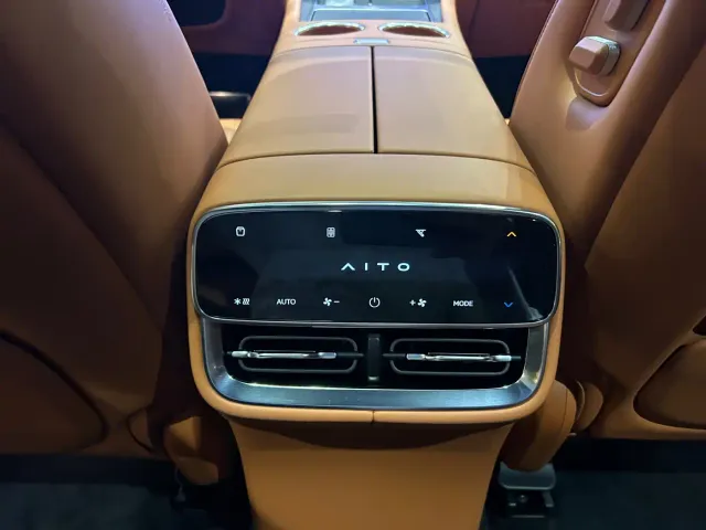 Aito M7 — Фото автомобиля 10