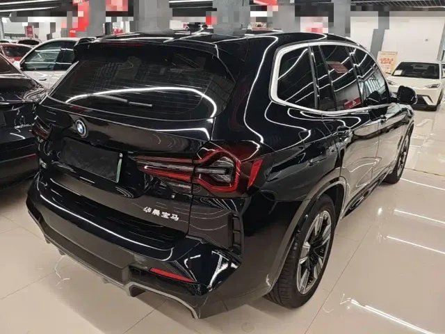 BMW iX3 — Фото автомобиля 6