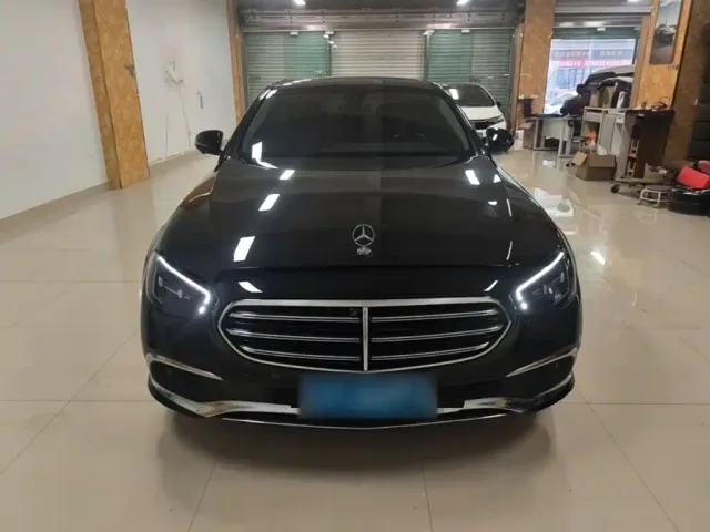 Mercedes-Benz E-Class — Фото автомобиля 2