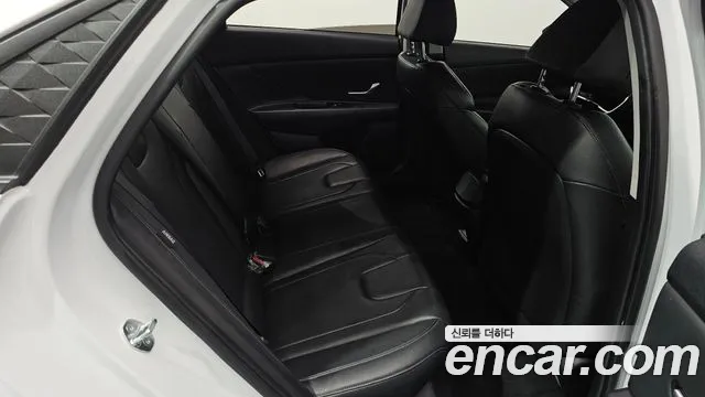 Hyundai Avante CN7 — Фото автомобиля 10