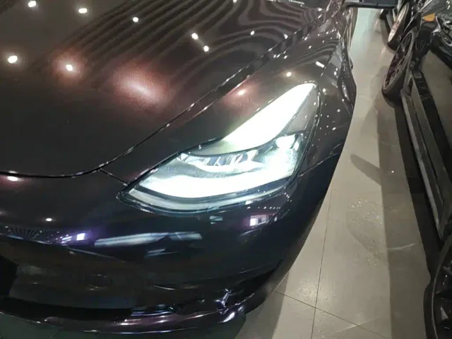 Tesla Model 3 — Фото автомобиля 23