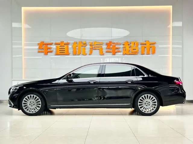 Mercedes-Benz E-Class — Фото автомобиля 4