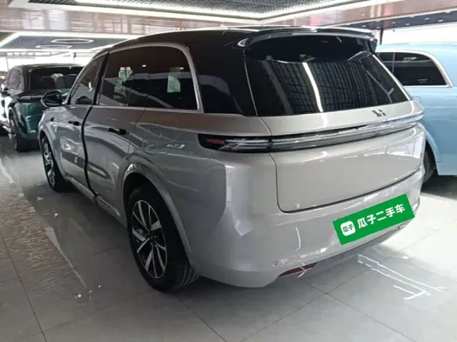 Li Auto L8 — Фото автомобиля 4