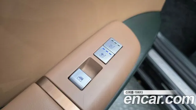 Hyundai Grandeur Grandeur (GN7) 2.5 Бензин 2WD — Фото автомобиля 26