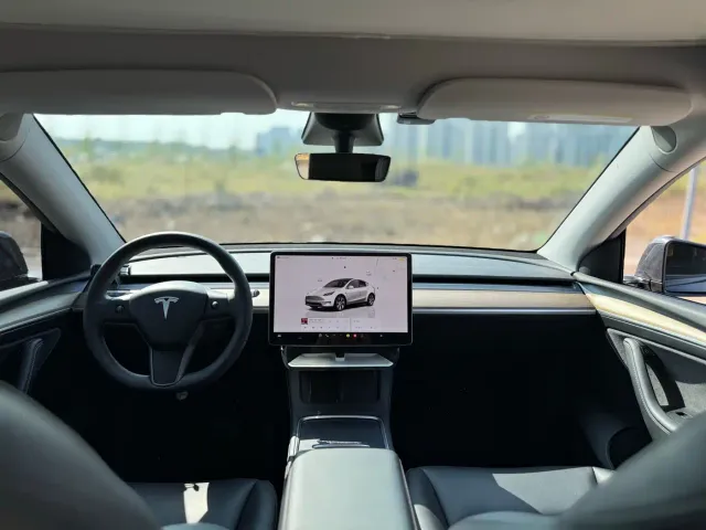 Tesla Model Y — Фото автомобиля 8