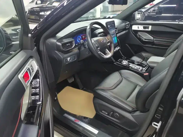 Ford Explorer — Фото автомобиля 15