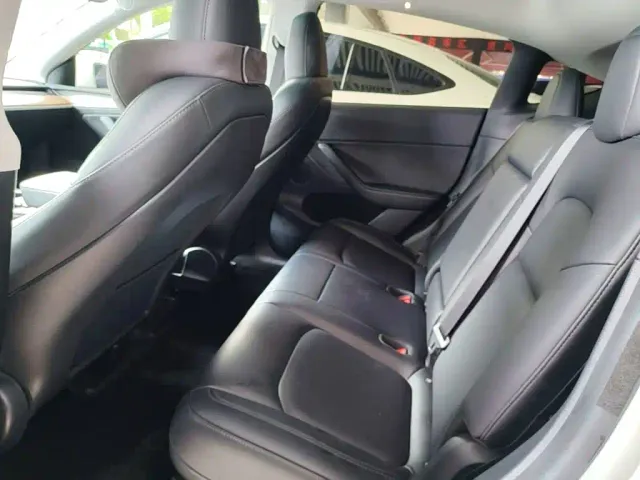 Tesla Model Y — Фото автомобиля 16