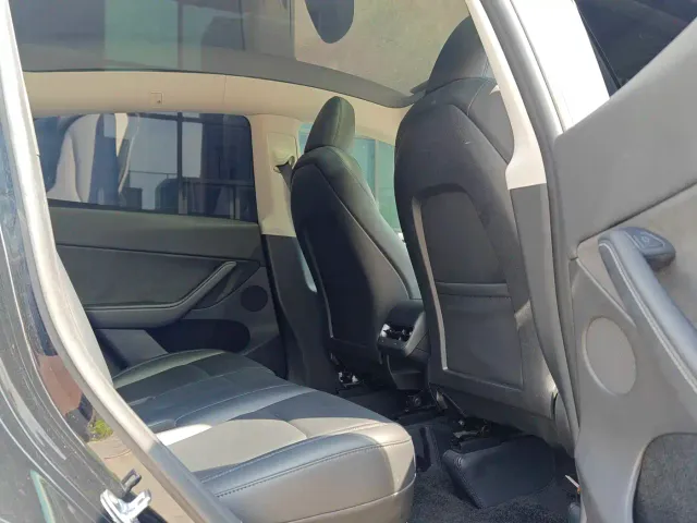 Tesla Model Y — Фото автомобиля 13