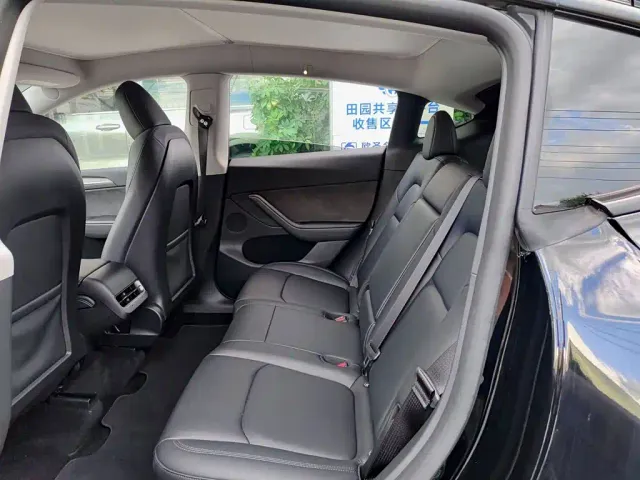 Tesla Model Y — Фото автомобиля 8