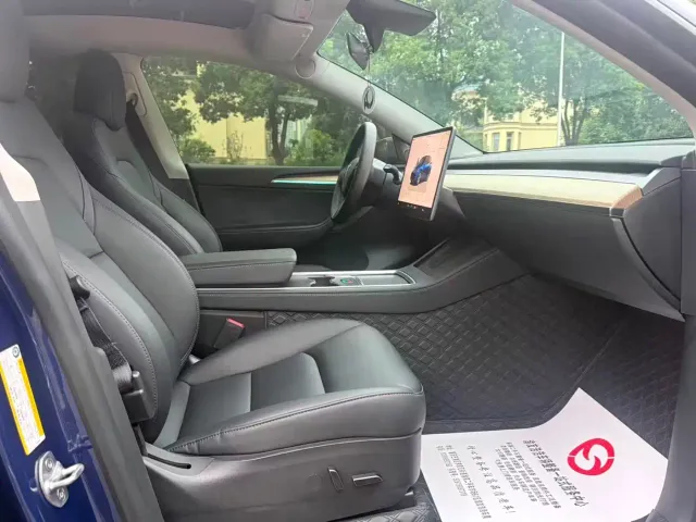 Tesla Model Y — Фото автомобиля 9