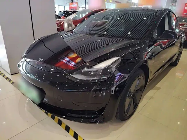 Фотография автомобиля — Tesla Model 3