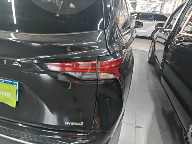 Toyota Granvia — Фото автомобиля 7